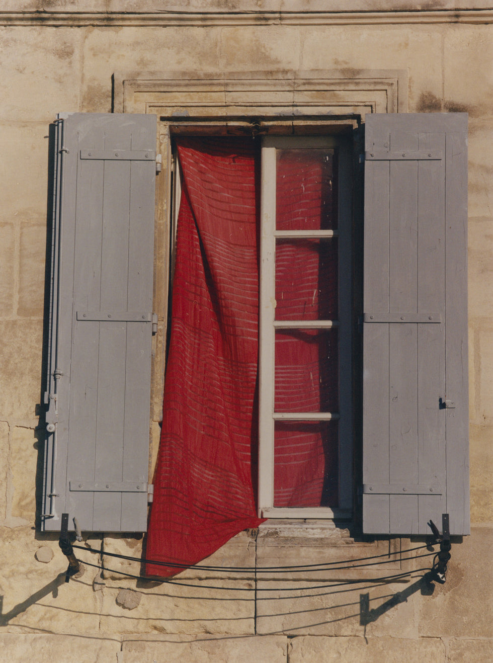 Tirage "Fenêtre dans le village de Salin de Giraud" et livre La Camargue-2