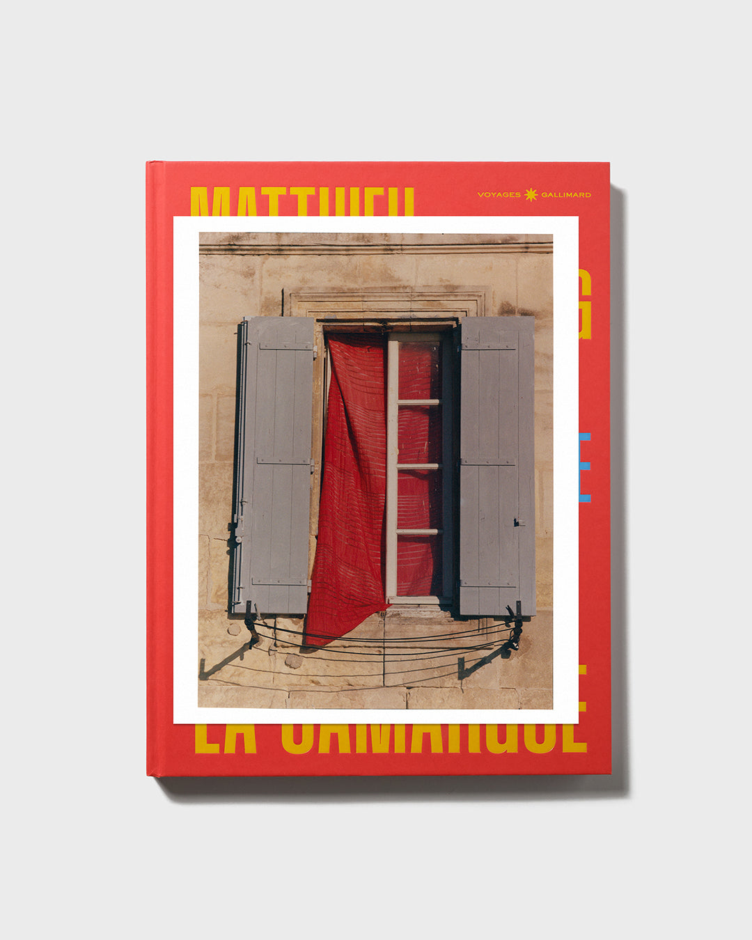 Tirage "Fenêtre dans le village de Salin de Giraud" et livre La Camargue